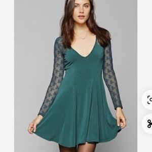 Kimchi blue Womens‎ teal v neck stretchy lace back dress size small